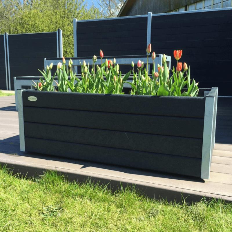 Elegant blomsterkumme med hjul til terrassen - InGarden