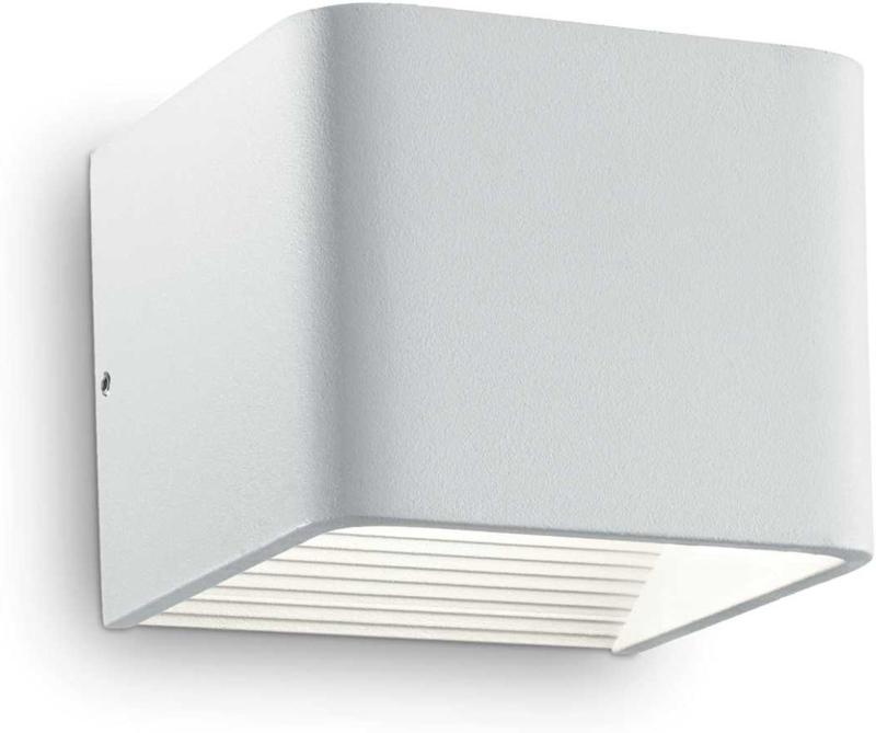 Elegant Click Væglampe i Hvid Metal - Minimalistisk Design