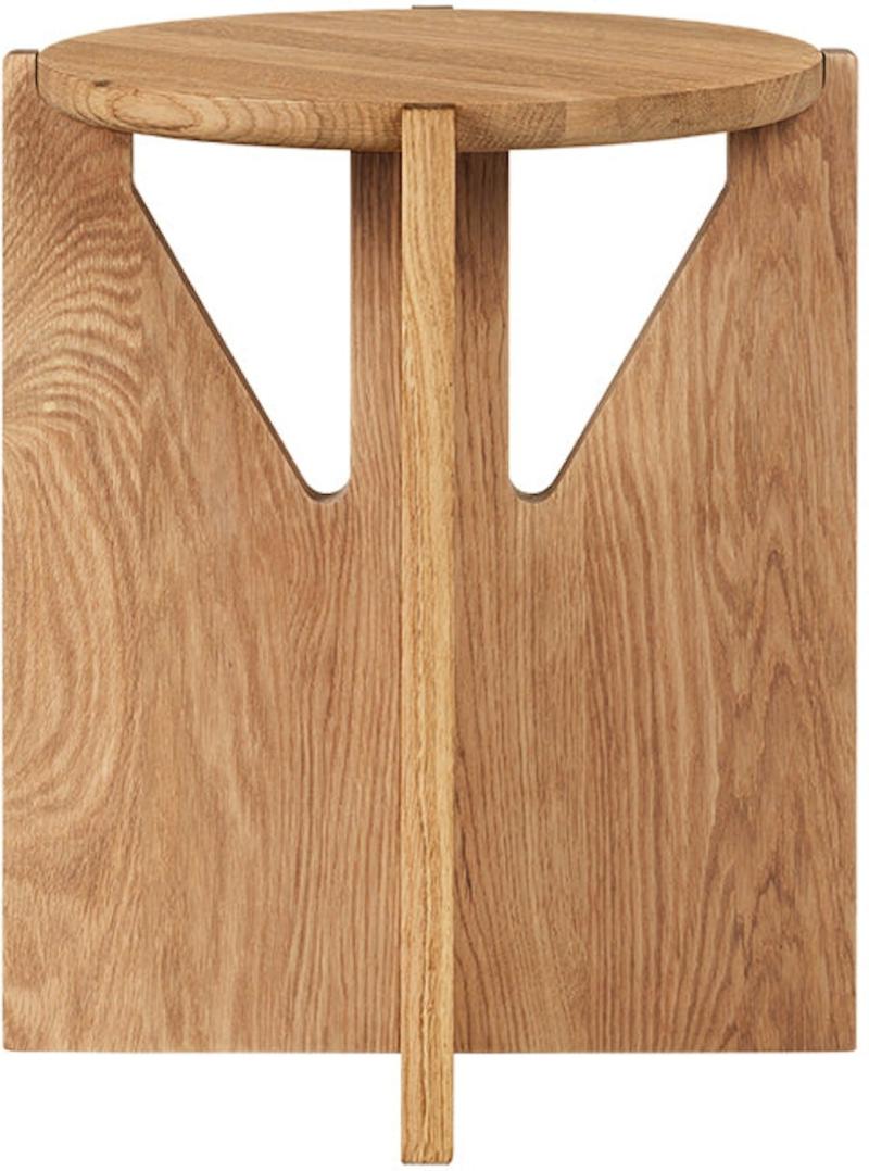 Enkel Småbord i Mørk Eg - Multifunktionelt Design