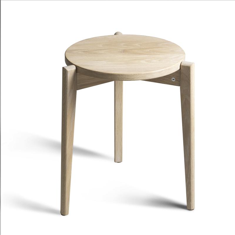 Vinz Taburet i Hvidolieret Eg - Elegant og Minimalistisk
