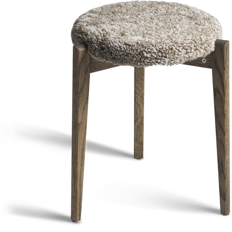 Vinz Taburet i Sandfarvet Fåreskind - Elegant Design
