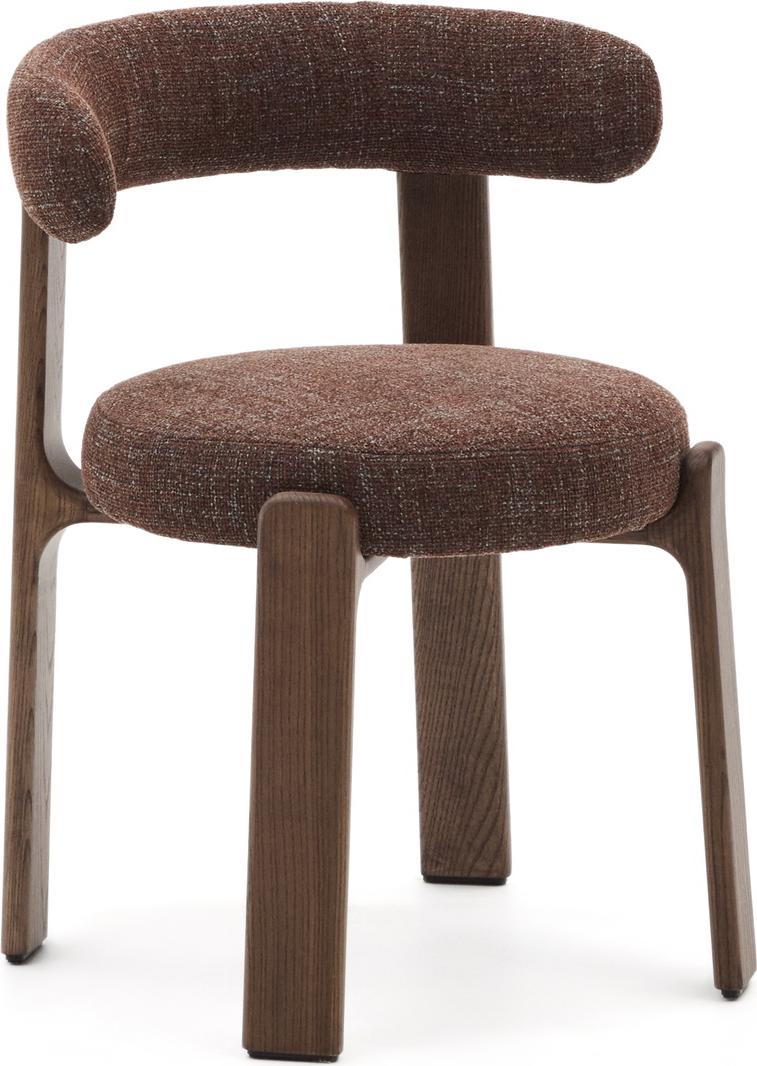 Elegant spisestol med armlæn i brun chenille fra Kave Home